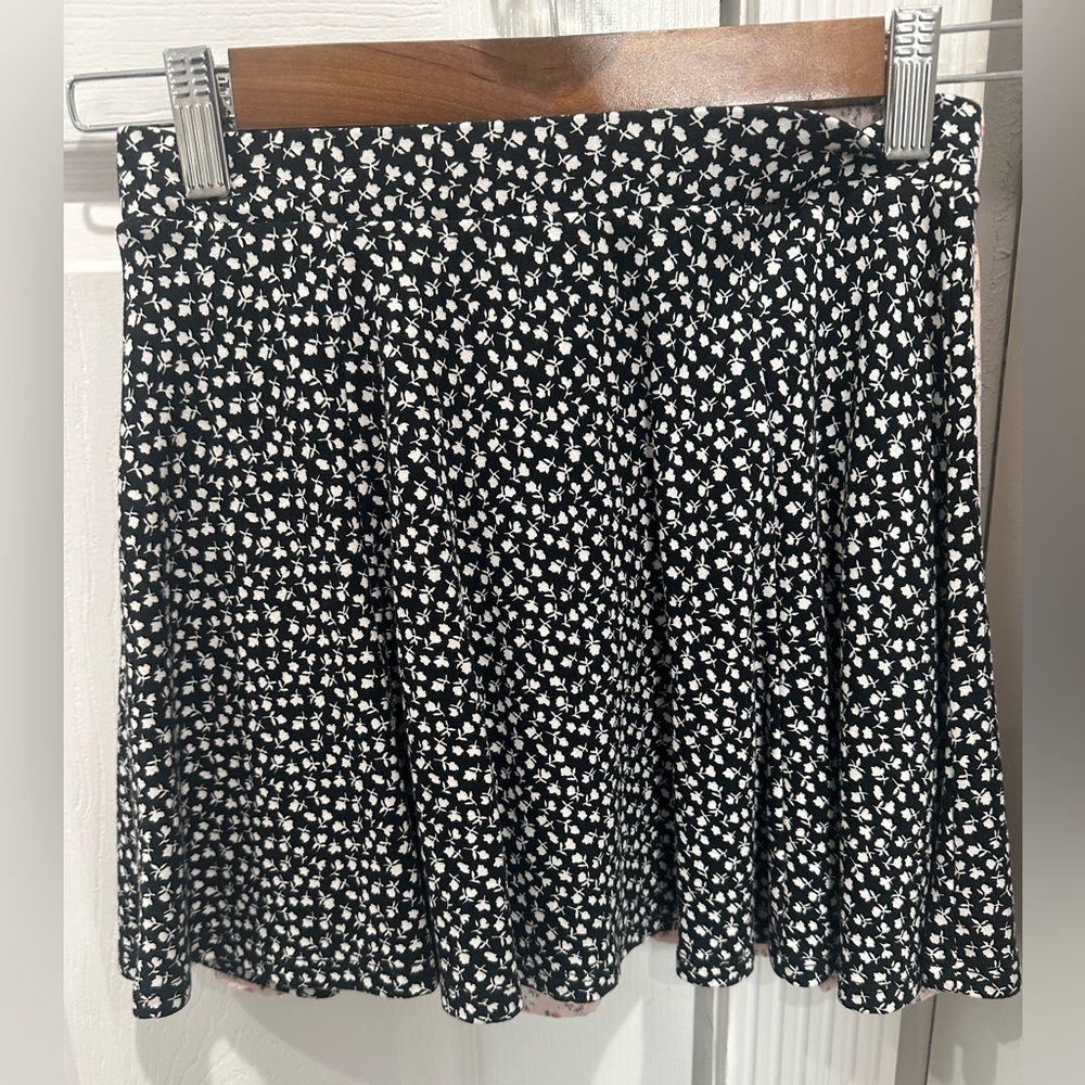Forever 21 white and black skirt